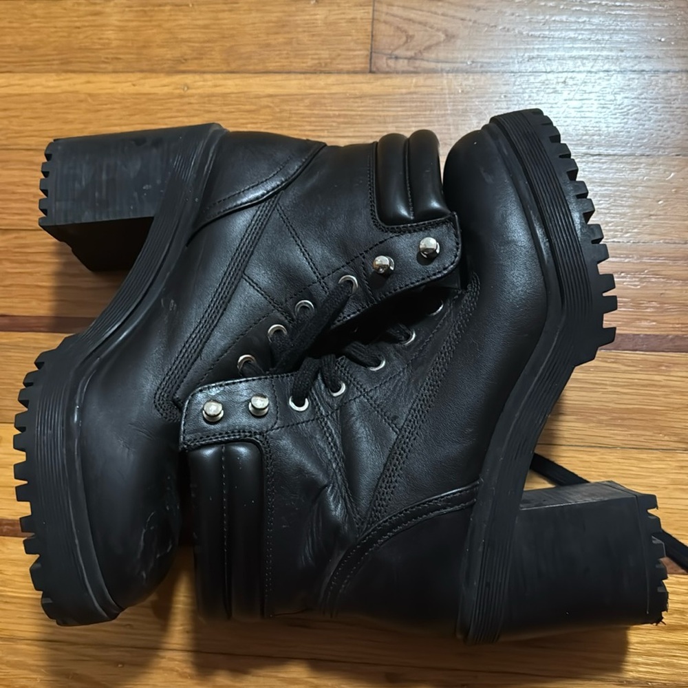 Black heeled zara boot